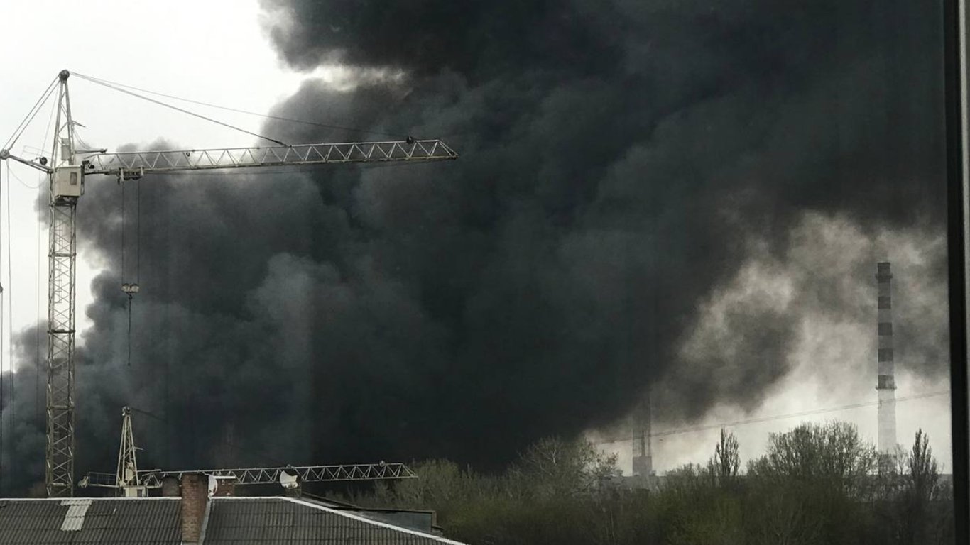Смог над Луцьком після атаки