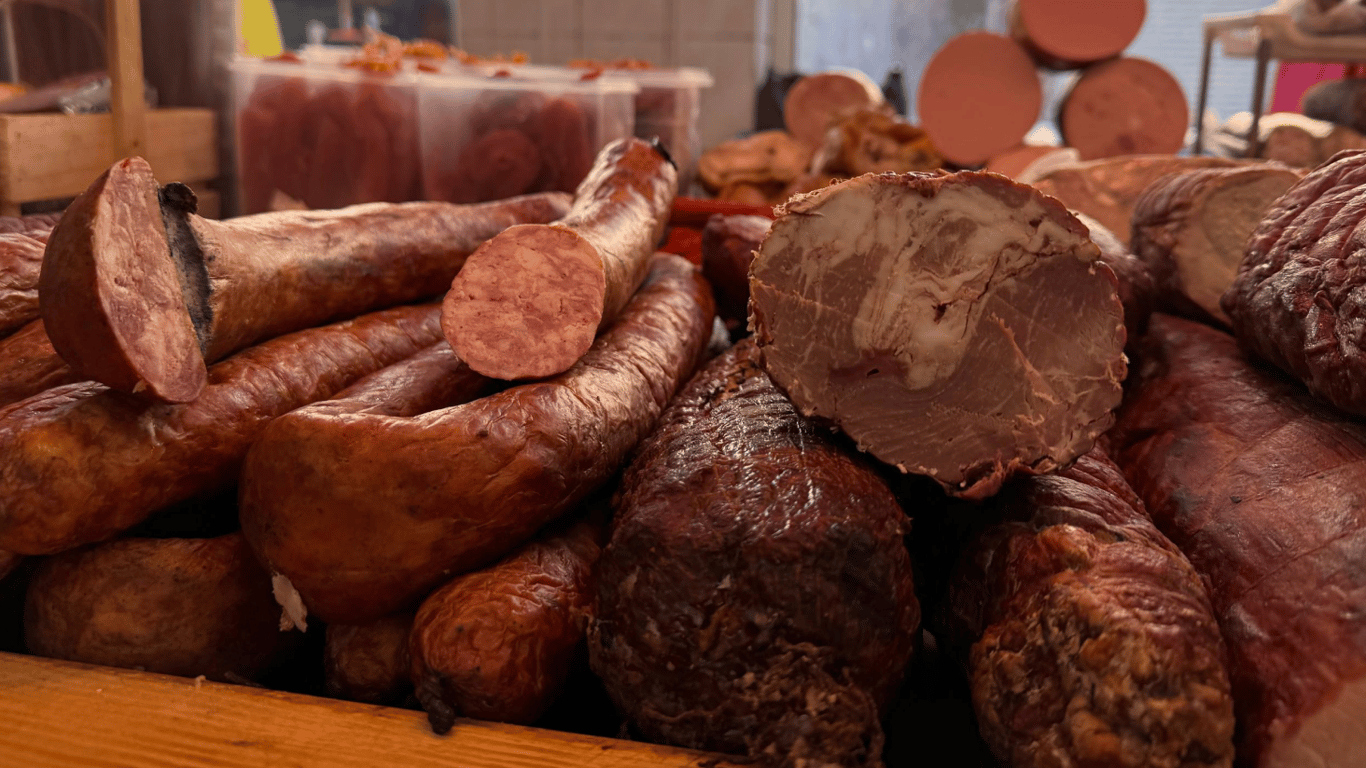 На одесском Новом базаре упали цены на мясо и копчености