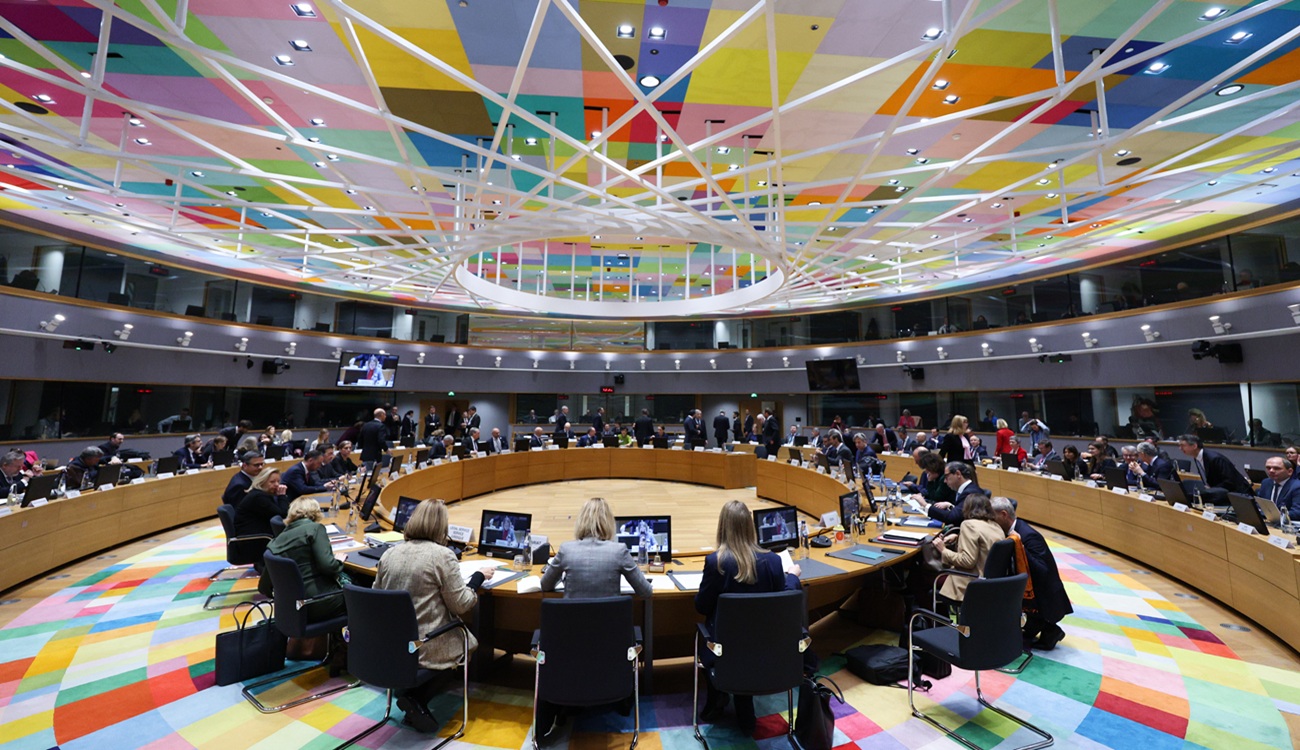 Kluczowe decyzje Unii Europejskiej: pakiet sankcyjny dla Rosji i plan odbudowy Ukrainy