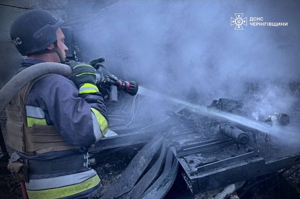 Российские дроны попали по Черниговщине: двое женщин ранены, уничтожены дом и автомобиль