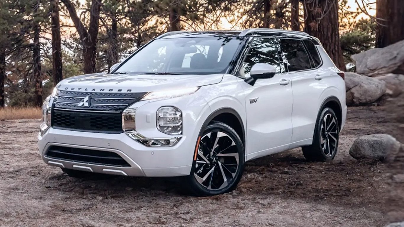 Mitsubishi Outlander PHEV 2026: rodzinny SUV z 7 miejscami i 72 km zasięgu na prądzie