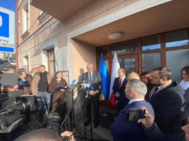 У Польщі відкрили нове консульство України: які послуги надаватимуть у Жешуві