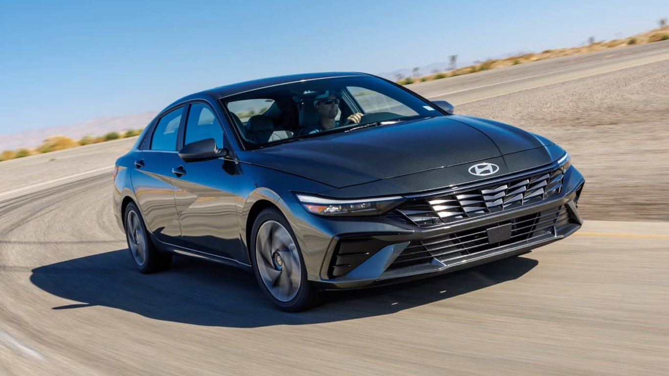 Hyundai Elantra Hybrid 2026: oszczędność 4,7 l/100 km i wyjątkowa cisza w kabinie