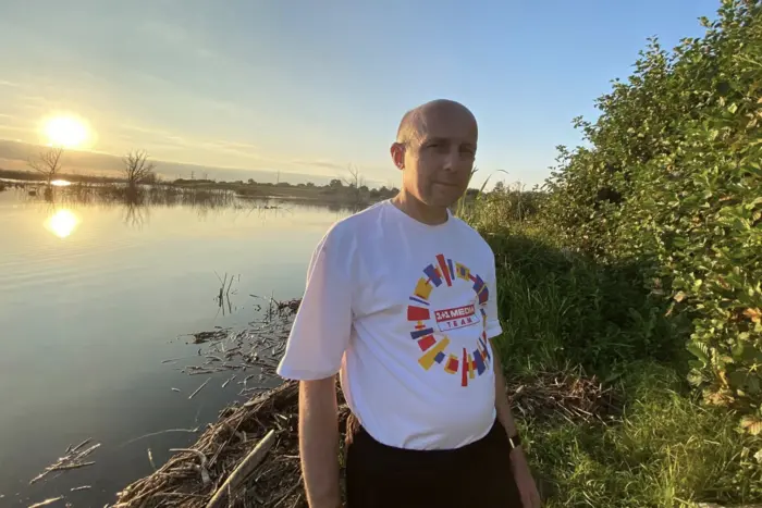 У російській вʼязниці українських полонених змушували співати гімн РФ: за що карали