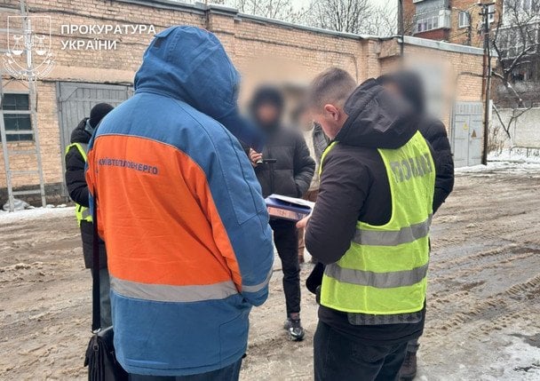 Руководителя Киевтеплоэнерго задержали после падения подростка в яму с кипятком
