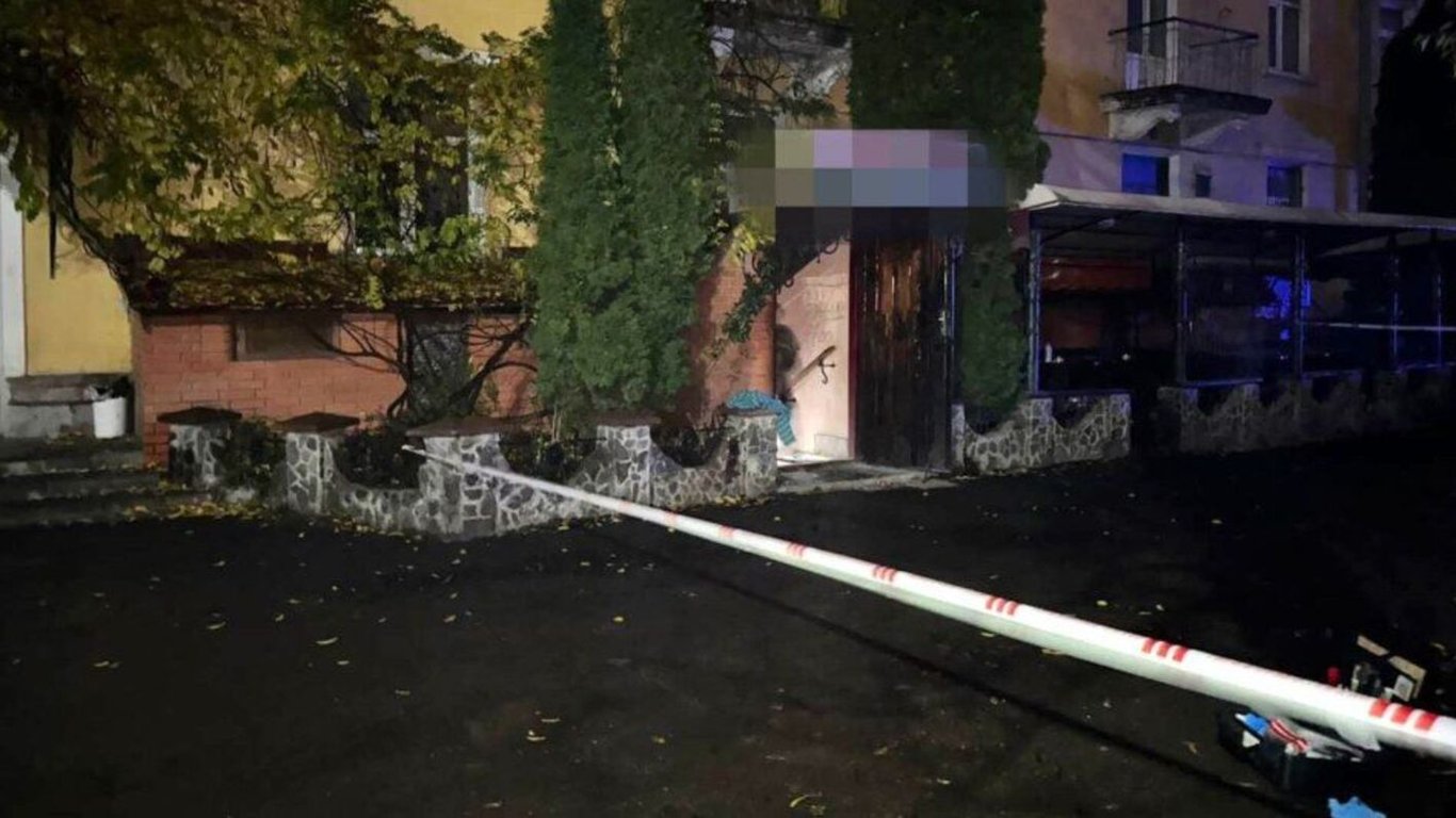 Чоловік намагається вбити військового