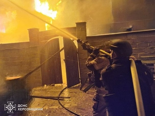 Удар дрона по жилому дому в Херсоне: пострадала пожилая женщина