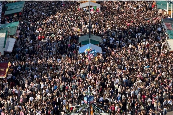 Der Bürgermeister von München hat sich für das Chaos auf dem Oktoberfest entschuldigt: Was wegen 300.000 Besuchern passiert ist