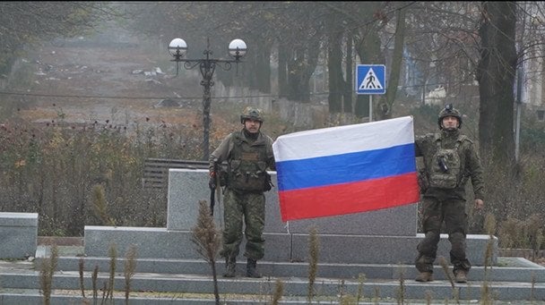 Російські солдати під обстрілом власних