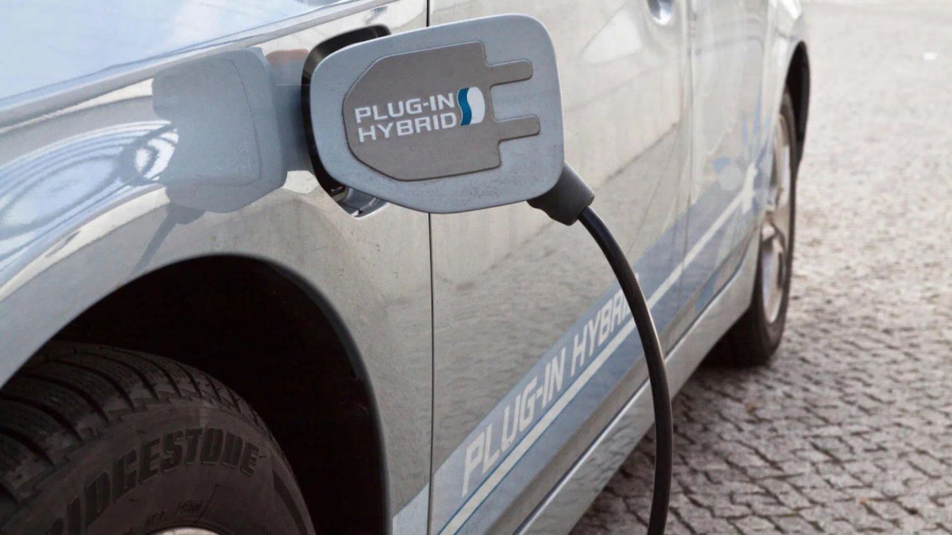 Study Reveals Plug-In Hybrids Use 300% More Fuel Than Official Claims