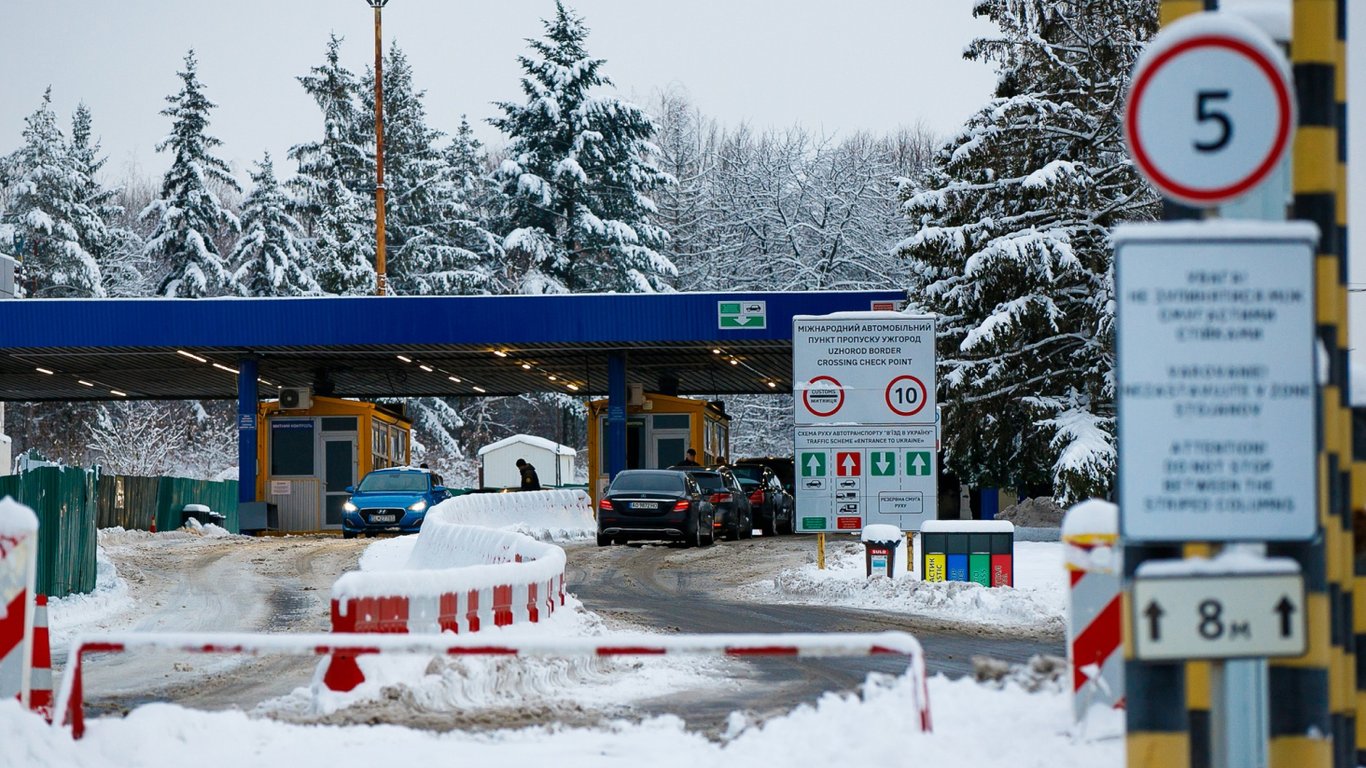 Заторы на границе 16 февраля: какие пункты пропуска работают с перебоями