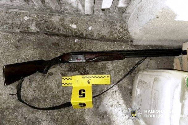 В Хмельницкой области мужчина ранил из ружья жену и себя: возбуждено уголовное дело