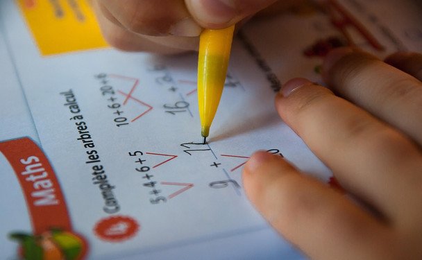 Учень на іспиті з математики