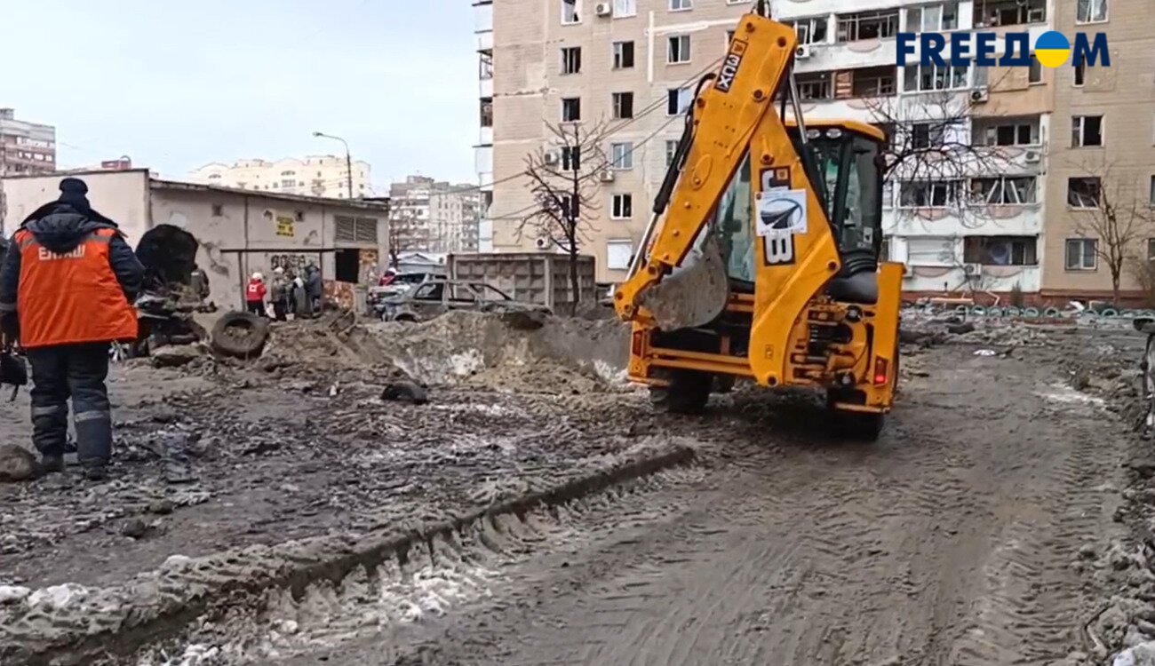 Артобстрел Запорожья российскими войсками: пострадали люди, уничтожены десятки машин