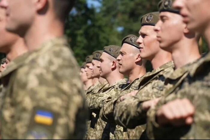 Рекордна кількість заяв до військових вузів: Сирський про вибір української молоді