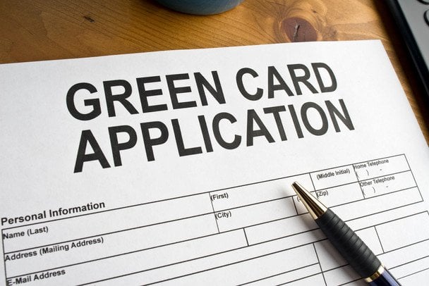 США приостанавливают лотерею Green Card: решение из-за инцидента с иммигрантом