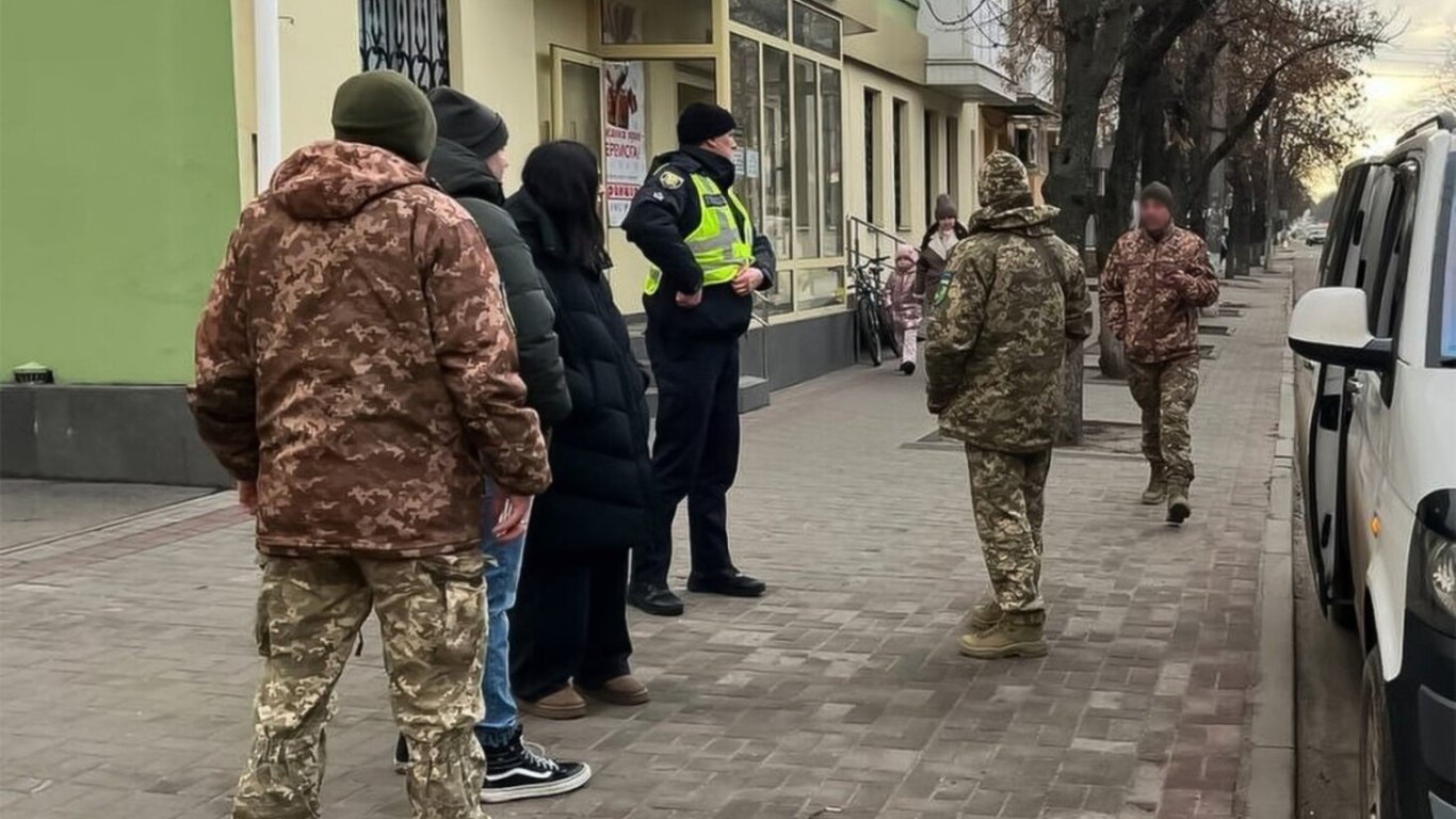 Przekroczenie uprawnień: prawnik ostrzega przed bezpodstawnym zatrzymaniem przez WKU
