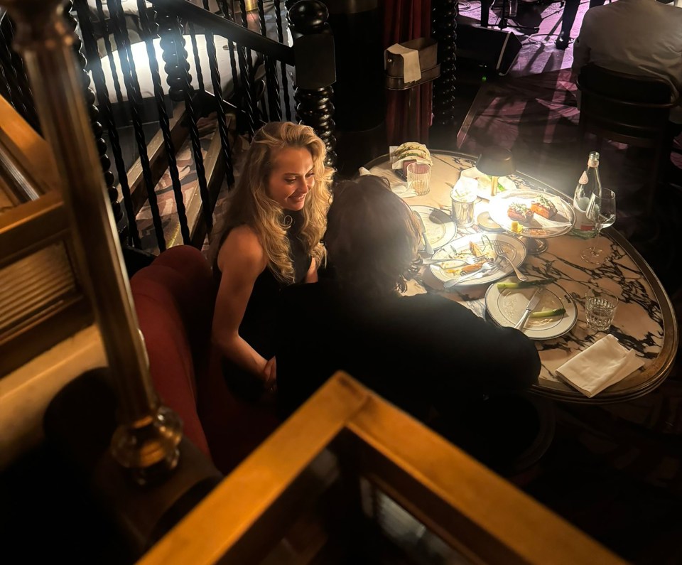 Pitt Wicks kissed a mysterious blonde at a restaurant: what is known about his new girlfriend