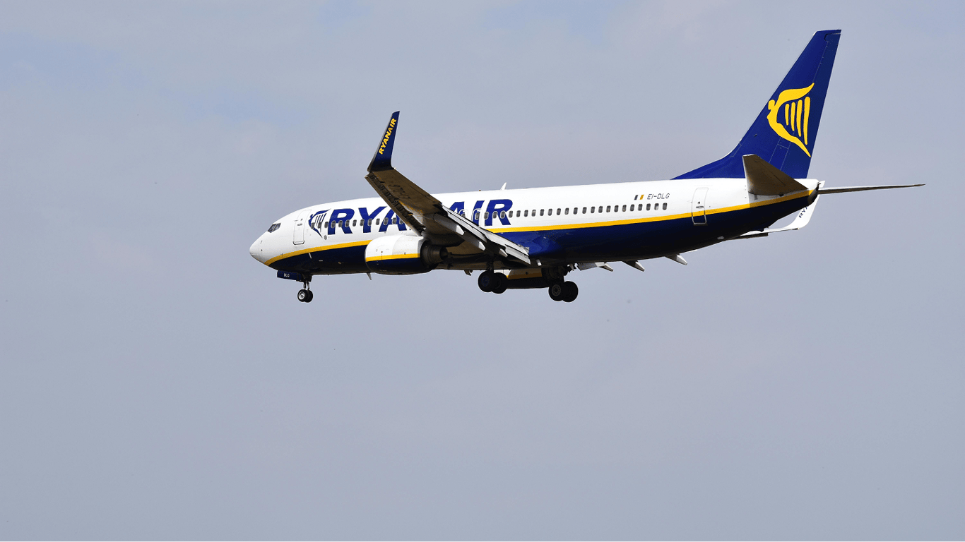 Штраф за ручную кладь в Ryanair: пассажирка заплатила за приоритет, но получила счёт на 85 евро