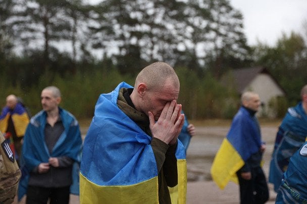 Повернення з полону: як правильно зустріти та підтримати звільнених