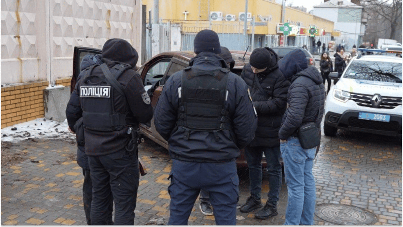 Oszust podszywający się pod wojskowego TCC wpadł w ręce policji. Wyłudził 12,5 tys. dolarów