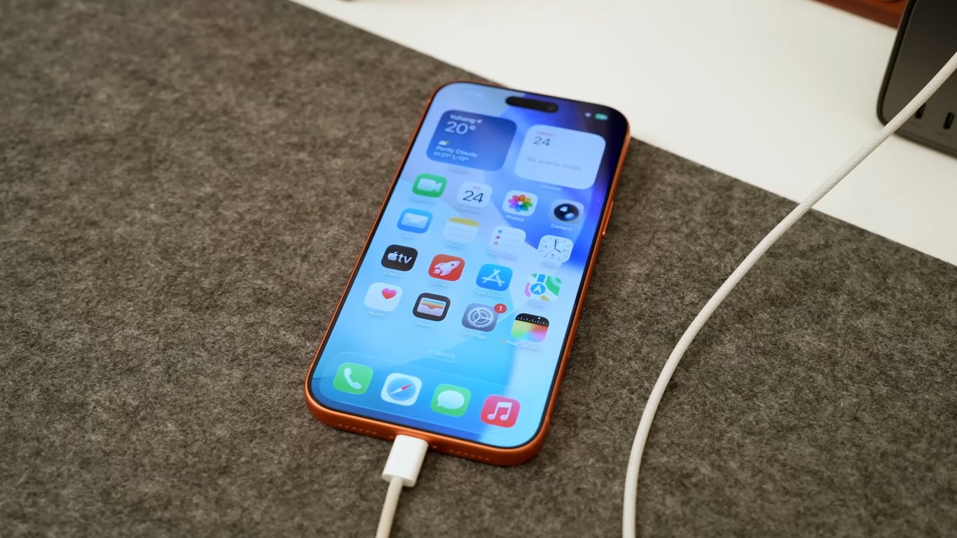 Ładowanie telefonu w łazience grozi śmiercią – dlaczego to tak niebezpieczne