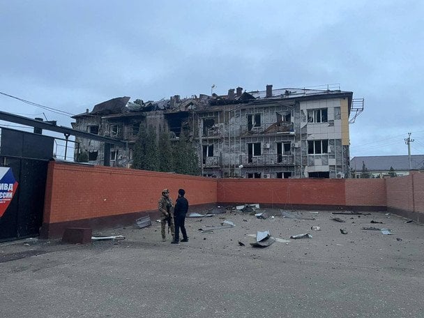 Нічна атака дронів на Чечню: пошкоджено будівлю ФСБ та базу Ахмат