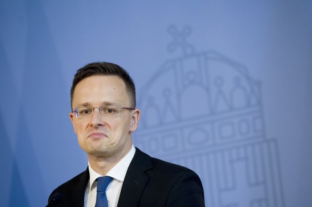 Spór dyplomatyczny po odmowie podania ręki na korcie. W tle wojna i rosyjski turniej