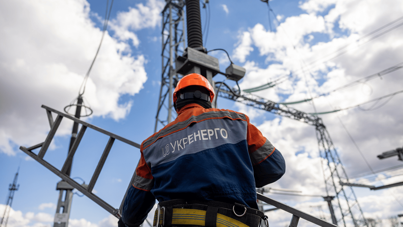 Последствия обстрелов энергосистемы Украины