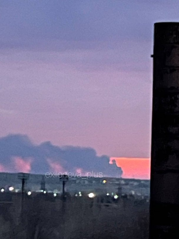 Дим над вибухами в Луганську