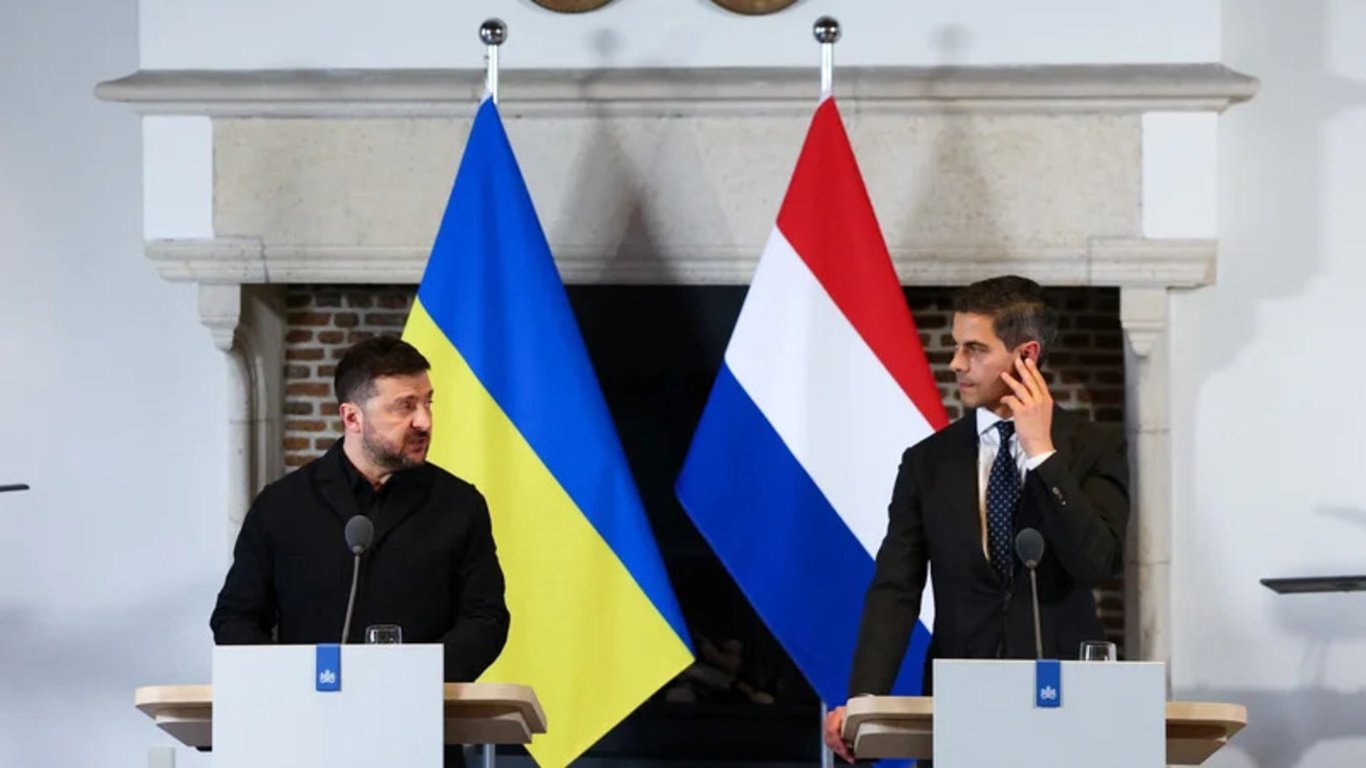 Nach Kiew-Angriff mit 30 Toten: Selenskyj drängt Niederlande zu mehr Luftabwehr