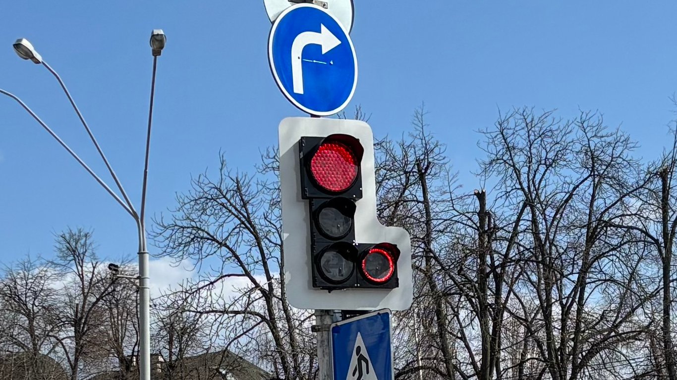 W Kijowie ruszyły nowe sygnalizatory świetlne – co to oznacza dla kierowców?
