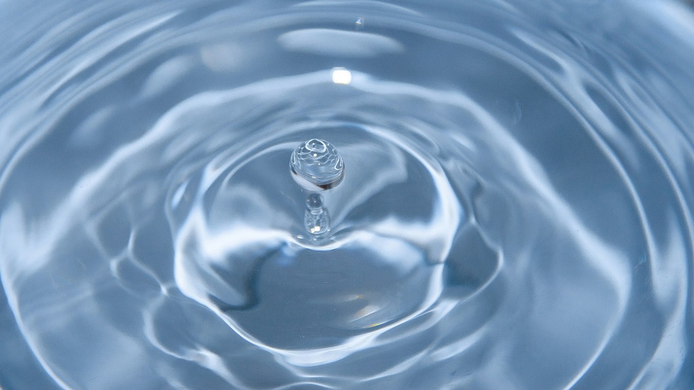A 1970s Melting Theory Overturned: The True Process of Atomically Thin Crystals Revealed