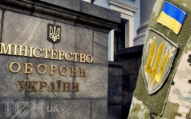 Родина полоненого військового на зустрічі
