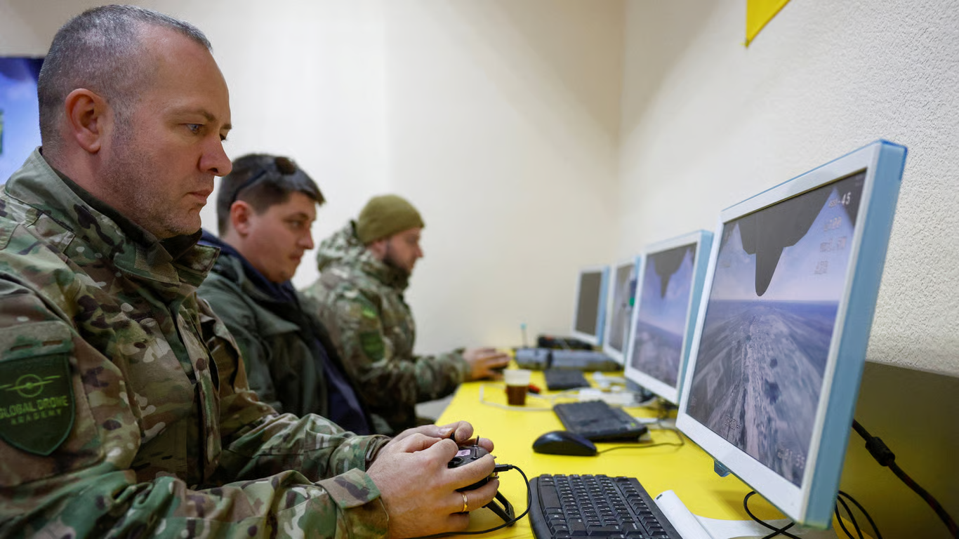 Українці тренуються керувати дронами