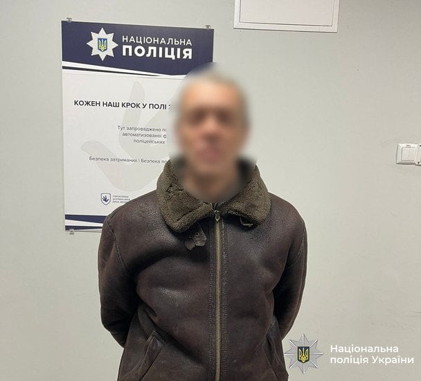 П'яний чоловік запускає феєрверки у Вінниці
