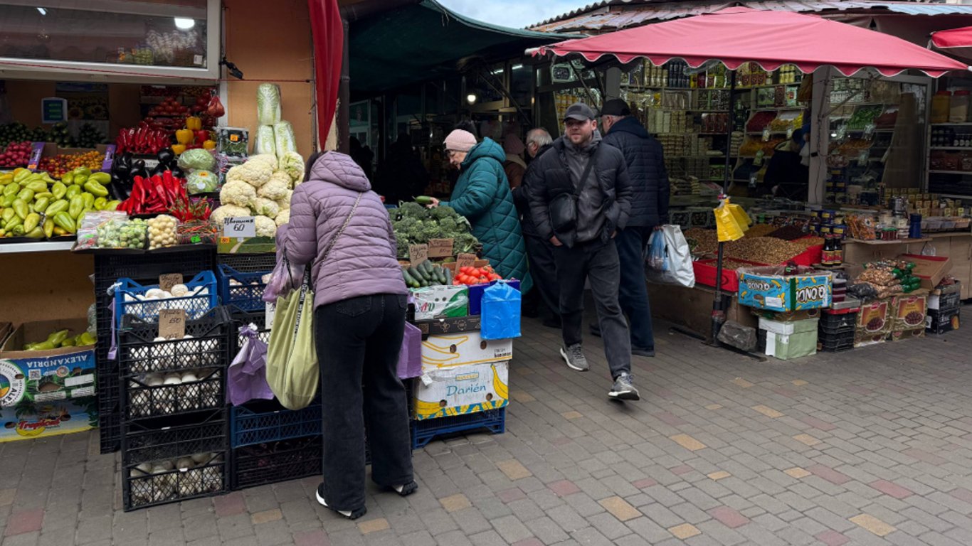 Цены на популярные товары упали в два раза: какие сети запустили распродажи