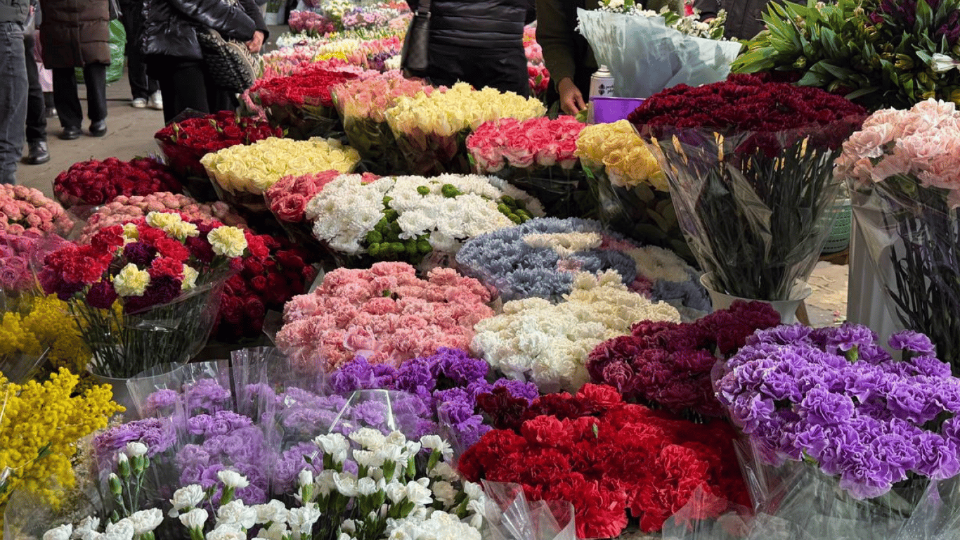 Ile zapłacisz za kwiaty w Kijowie przed 8 marca? Ceny bukietów od 1800 do 5800 hrywien
