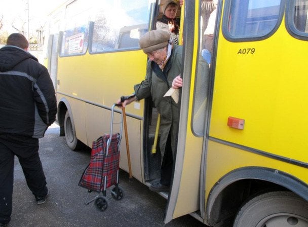 Пенсіонери втрачають право на безкоштовний проїзд: для якого транспорту це діє