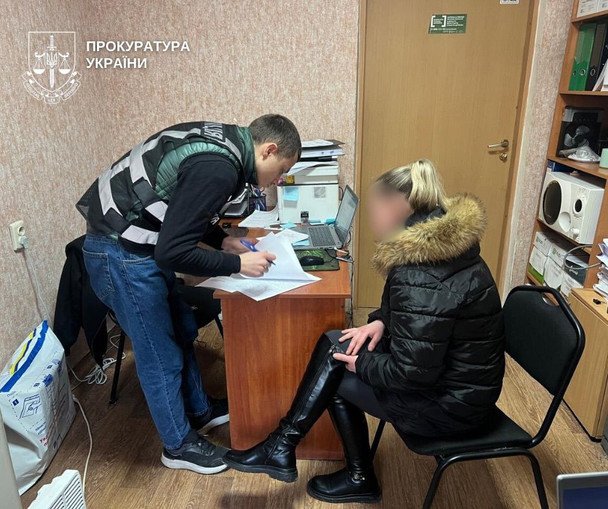 Мати підозрюється у катуванні сина