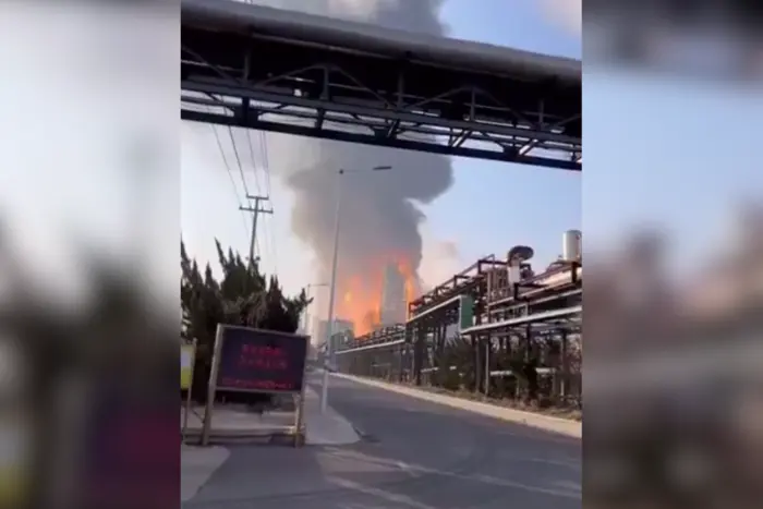 In China hat eine Chemiefabrik explodiert: Anwohner in den umliegenden Gebieten werden gebeten, Masken zu tragen (Video)