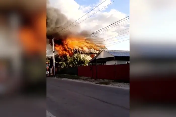 A two-story house caught fire in Brovary, State Emergency Service is working