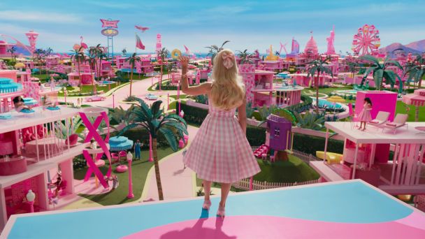 Od szpilek do balerinek: ewolucja butów Barbie jako zwierciadło przemian społecznych