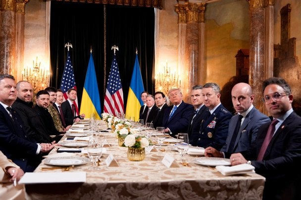 Трамп вигнав журналістів і запропонував їм їжу: що обговорили з Зеленським