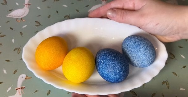 Jajka w kolorowym ryżu: czysta i efektowna metoda na pisanki