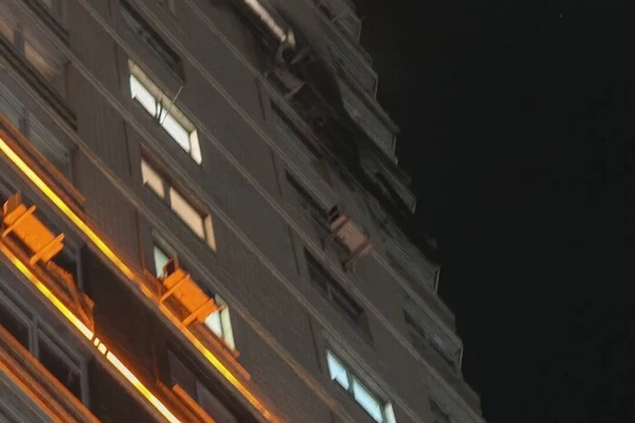 Russisches Rostow am Don unter Drohnenangriff: Drohne prallte gegen ein Hochhaus (Video)