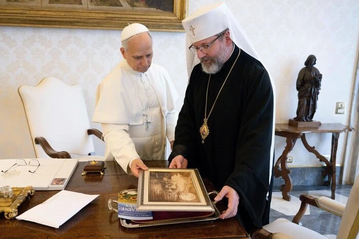 Der Künstler erfuhr zufällig, dass sein Gemälde Papst Franziskus geschenkt wurde