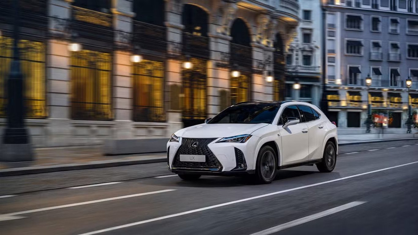 Lexus UX доступний за ціною мас-маркету