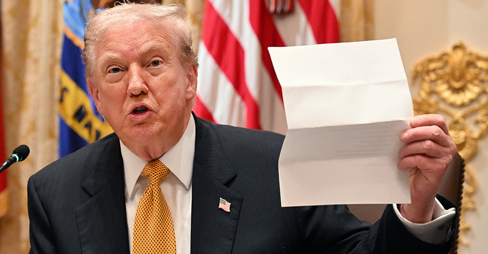 Дональд Трамп поставил подпись под 14-пунктным соглашением с Ираном в Версале: режим прекращения огня вводится с 15 июня