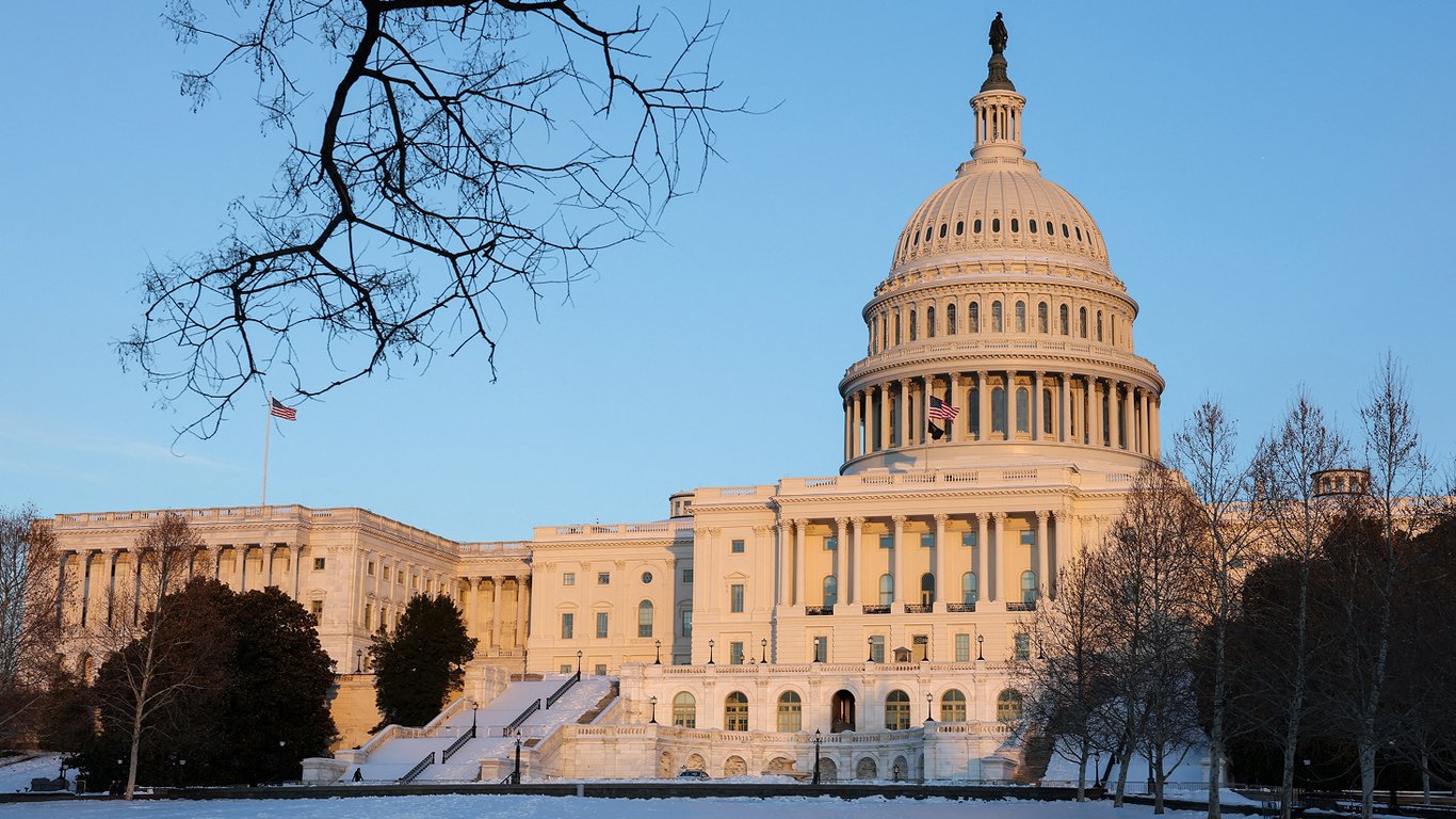 US Government Shuts Down Despite Senate Funding Deal